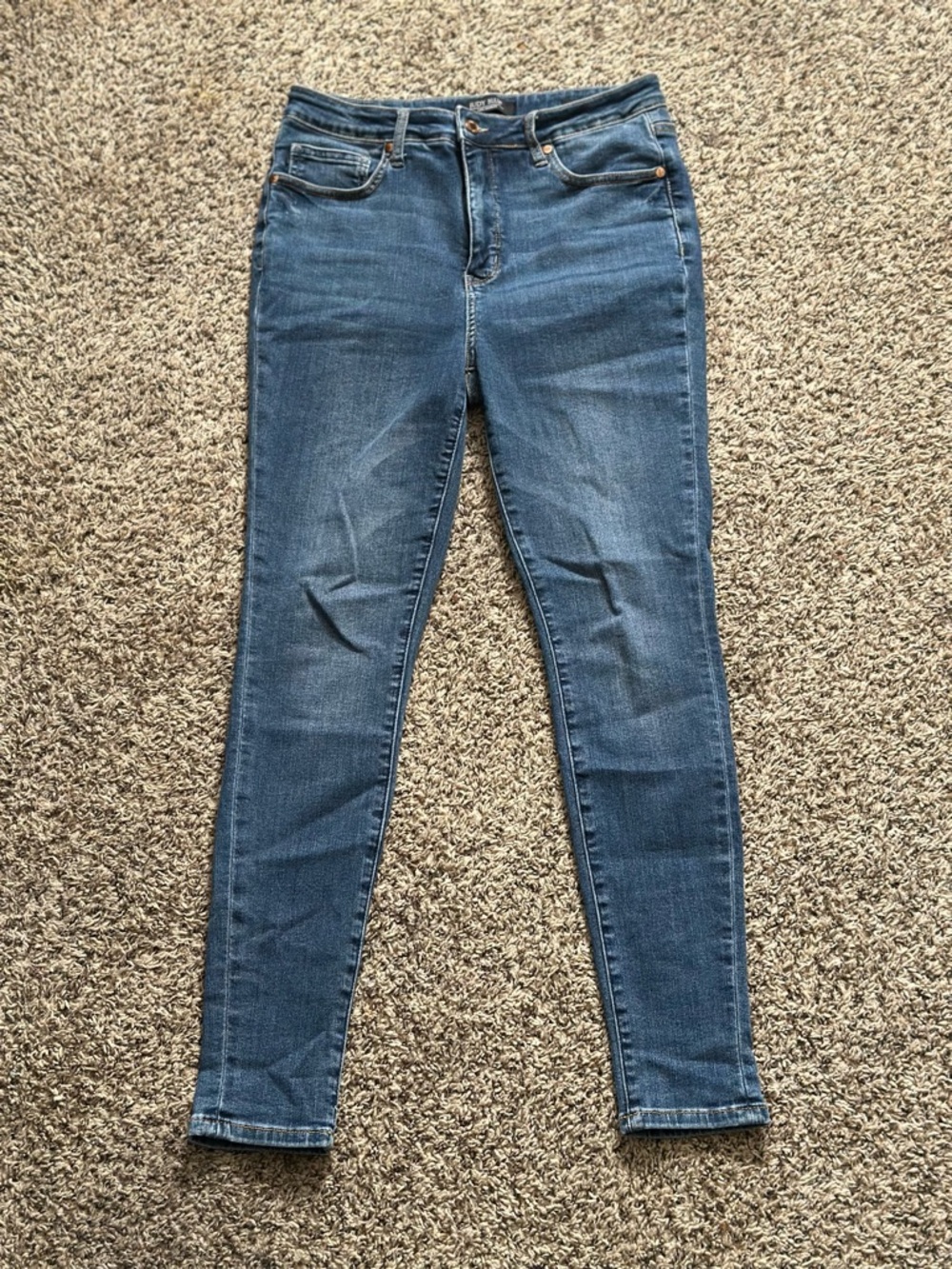 Judy Blue High Waisted Skinny Fit Jeans Tummy Control Top
88392 size 13 / 31